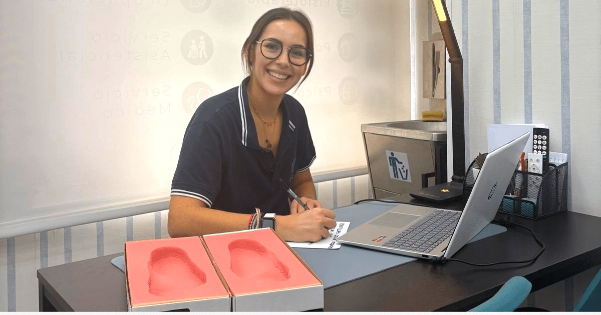 Post de Instagram Frase Entrevista Elegante Amarillo Blanco (1200 x 630 px)_20251021_172441_0000